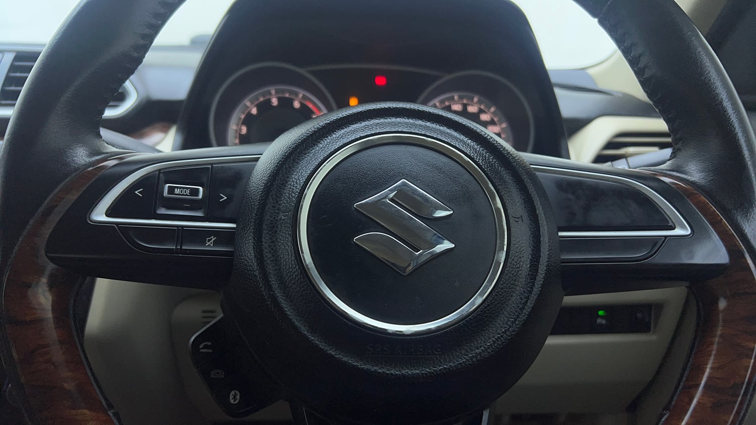 Used 2018 Maruti Suzuki Dzire ZXi Petrol Manual top_features Steering mounted controls