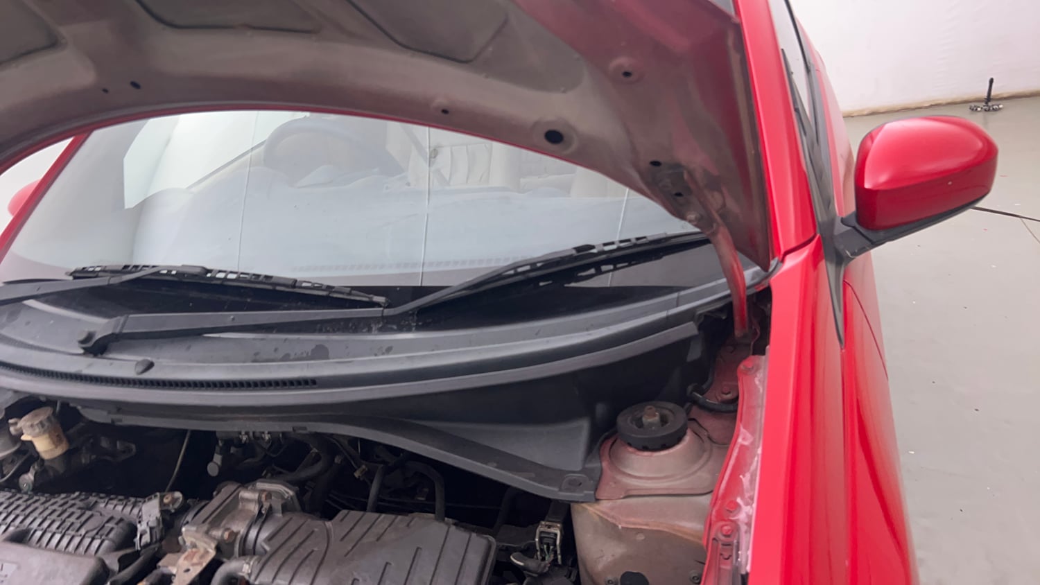 Used 2014 Honda Brio S MT Petrol Manual engine ENGINE LEFT SIDE HINGE & APRON VIEW