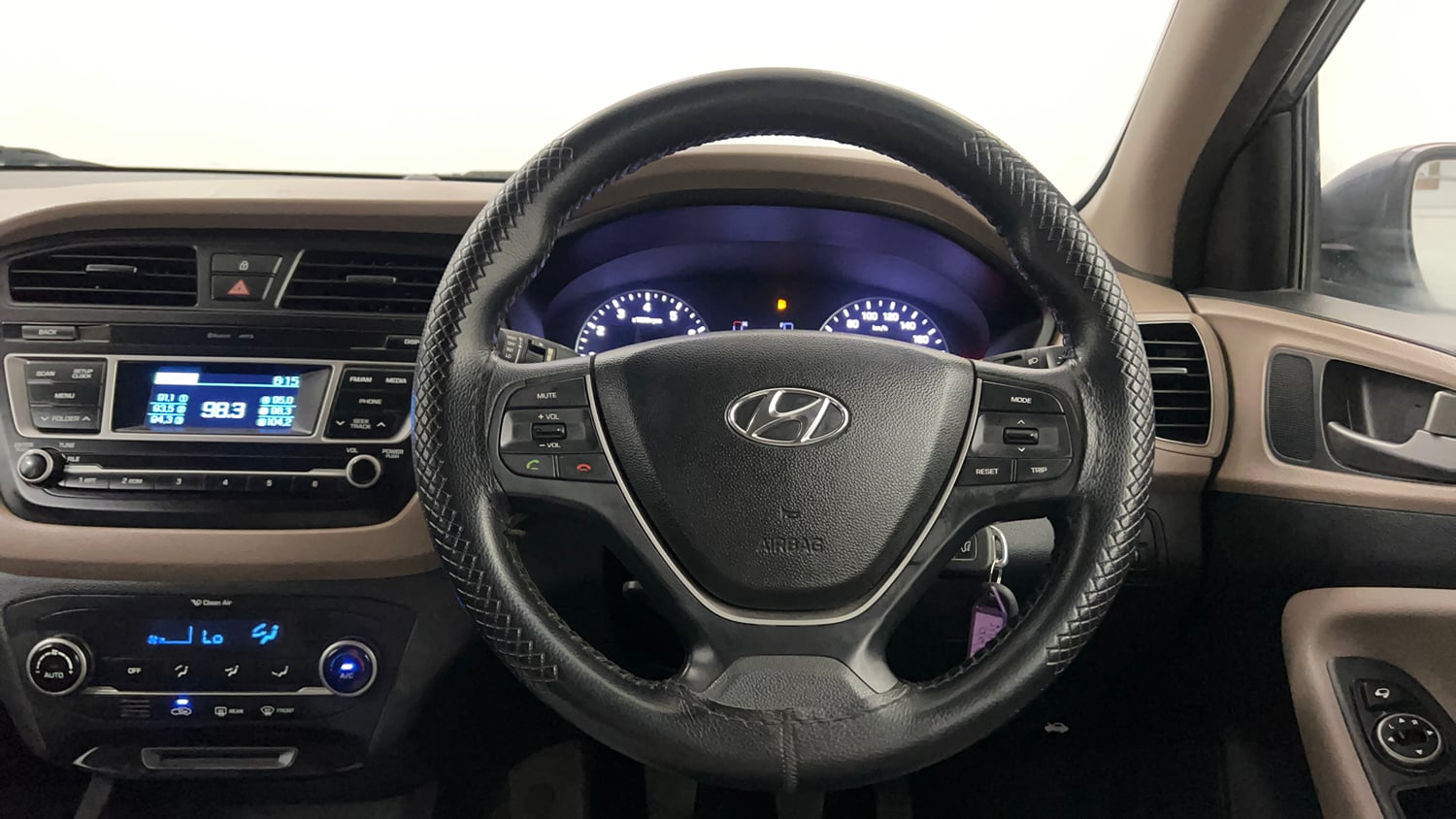 Used 2017 Hyundai Elite i20 Sportz 1.2 Petrol Manual interior STEERING VIEW