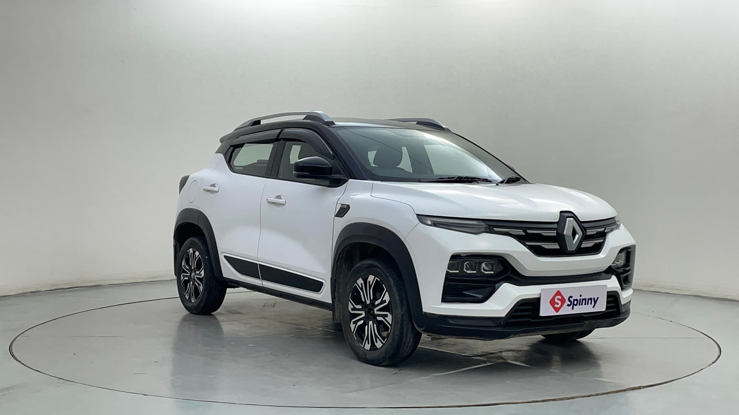 Used 2021 Renault Kiger RXZ Turbo CVT Dual Tone Petrol Automatic exterior RIGHT FRONT CORNER VIEW