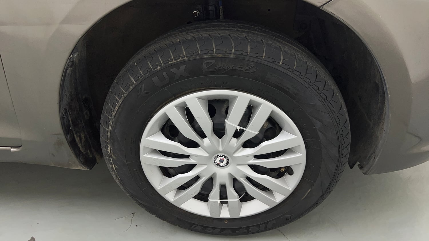 Used 2015 Maruti Suzuki Swift Dzire VXI Petrol Manual tyres RIGHT FRONT TYRE RIM VIEW