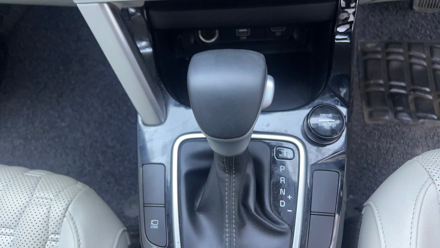 Used 2023 kia Seltos HTX 1.5 IVT Petrol Automatic interior GEAR  KNOB VIEW