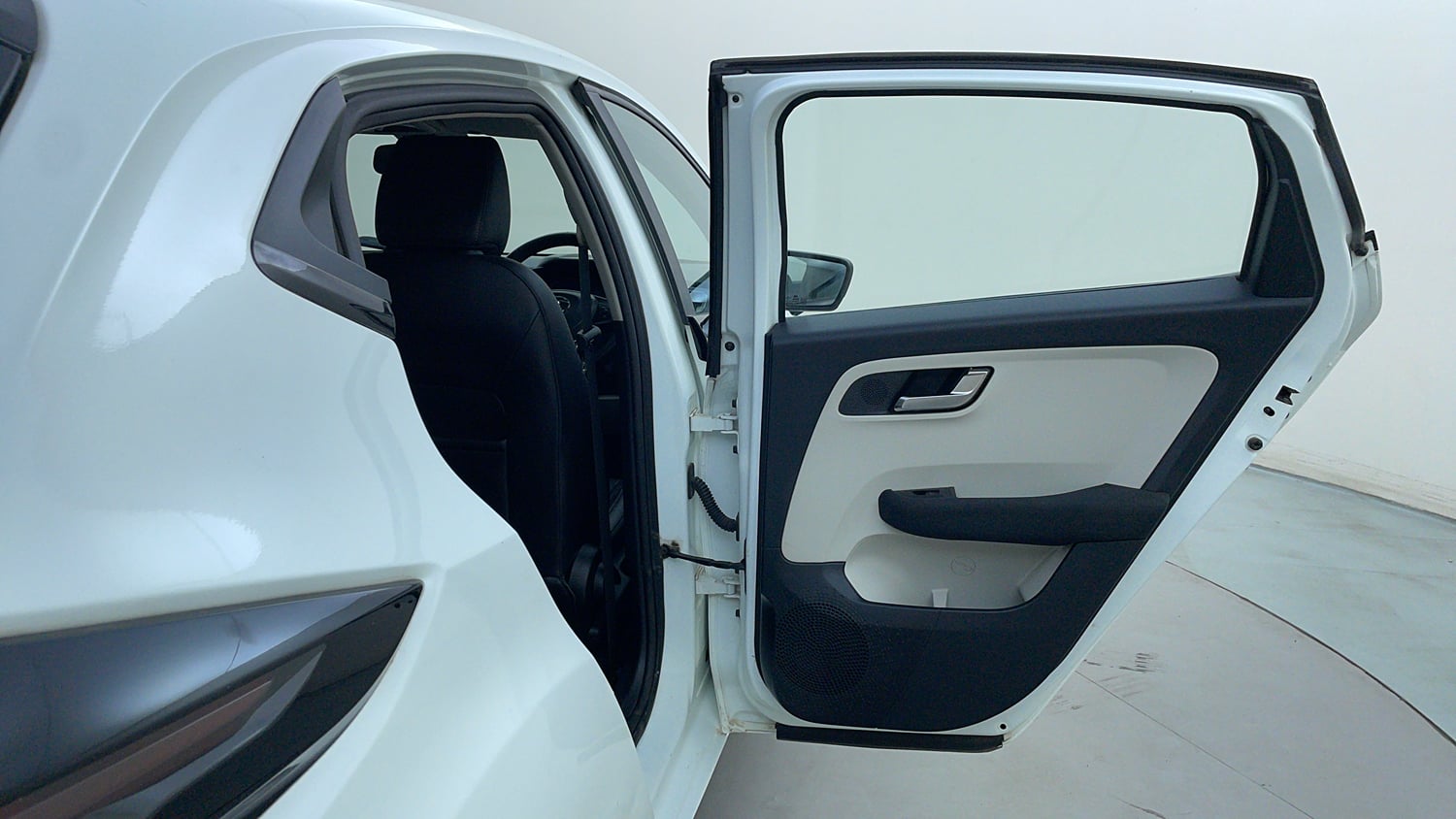Used 2022 Tata Altroz XZ Plus Petrol Petrol Manual interior RIGHT REAR DOOR OPEN VIEW