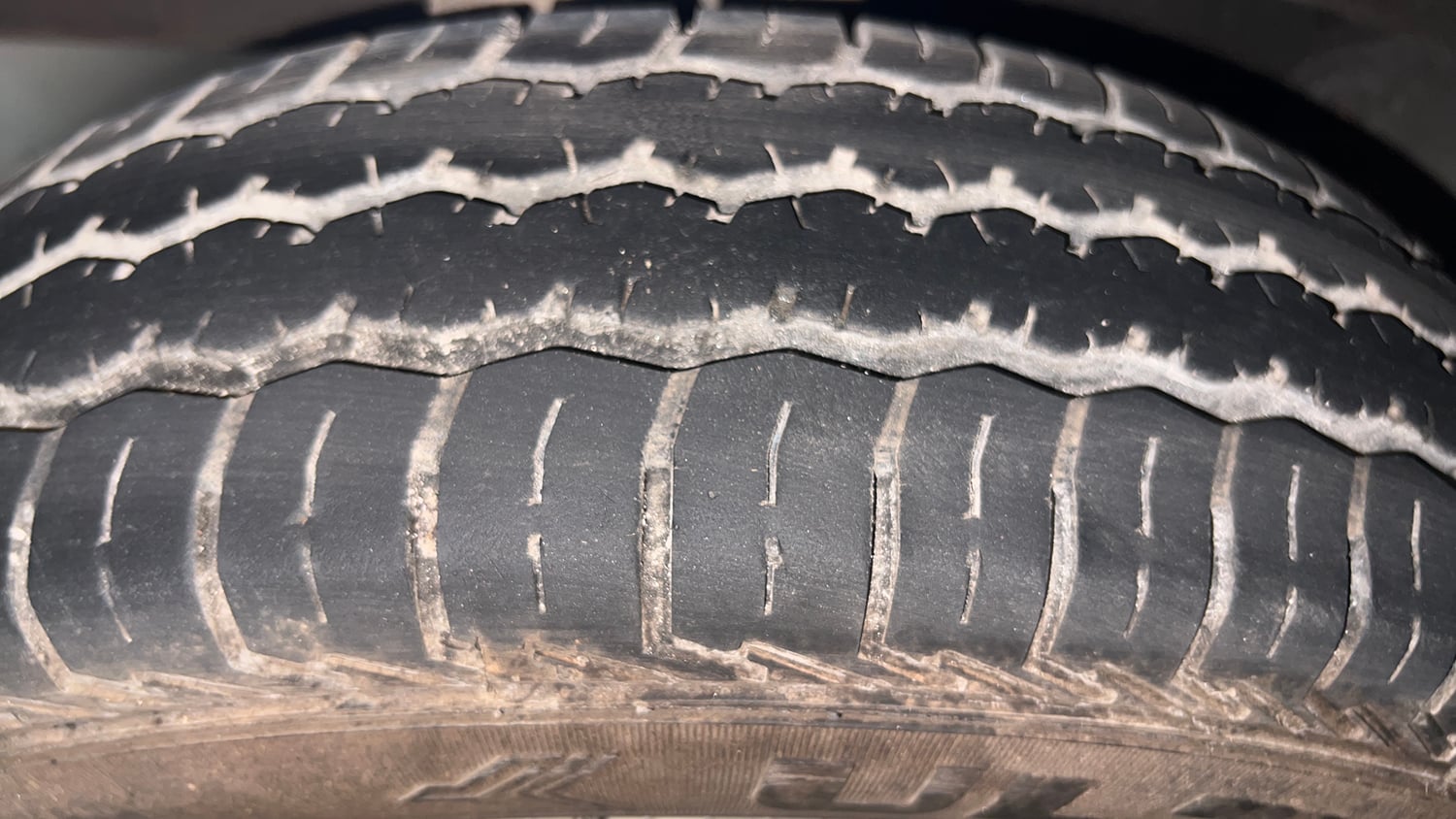 Used 2024 Maruti Suzuki Eeco 5 STR AC Petrol Manual tyres LEFT FRONT TYRE TREAD VIEW