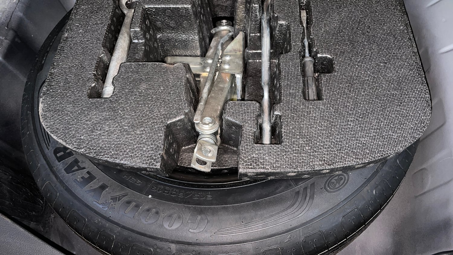Used 2024 Honda Elevate V MT Petrol Manual tyres SPARE TYRE VIEW