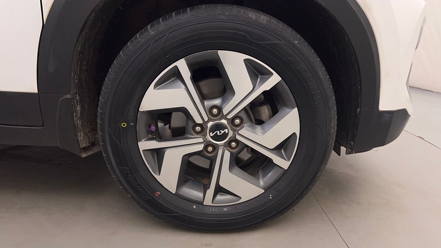 Used 2022 Kia Sonet HTX 1.5 AT Diesel Automatic tyres RIGHT FRONT TYRE RIM VIEW