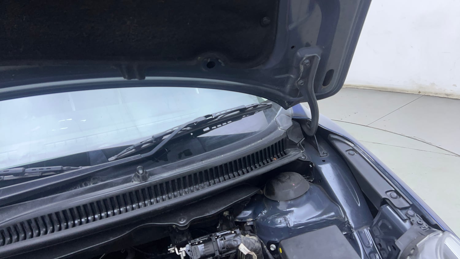 Used 2021 Maruti Suzuki Baleno Delta Petrol Manual engine ENGINE LEFT SIDE HINGE & APRON VIEW