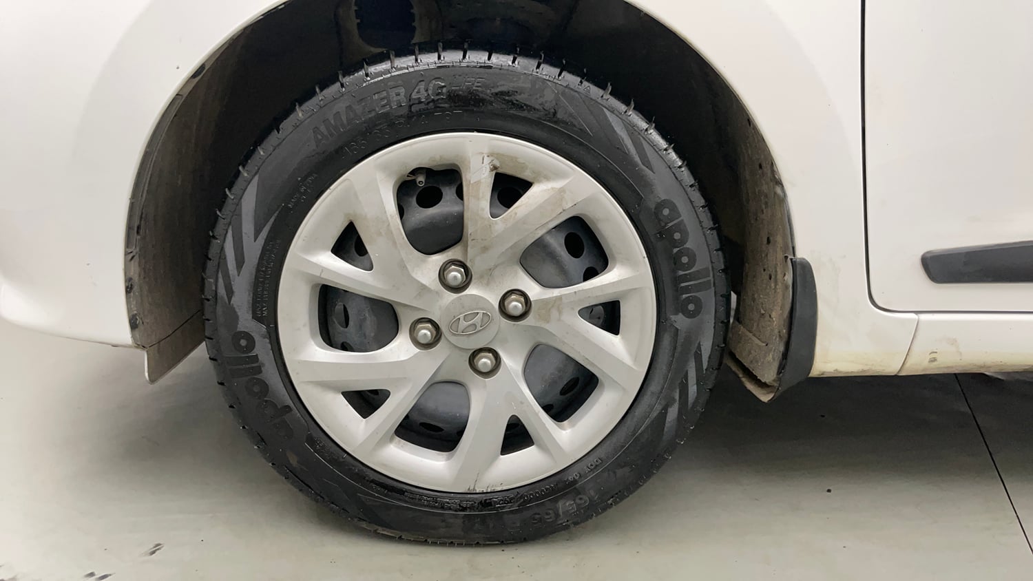 Used 2019 Hyundai Grand i10 Magna 1.2 Kappa VTVT Petrol Manual tyres LEFT FRONT TYRE RIM VIEW