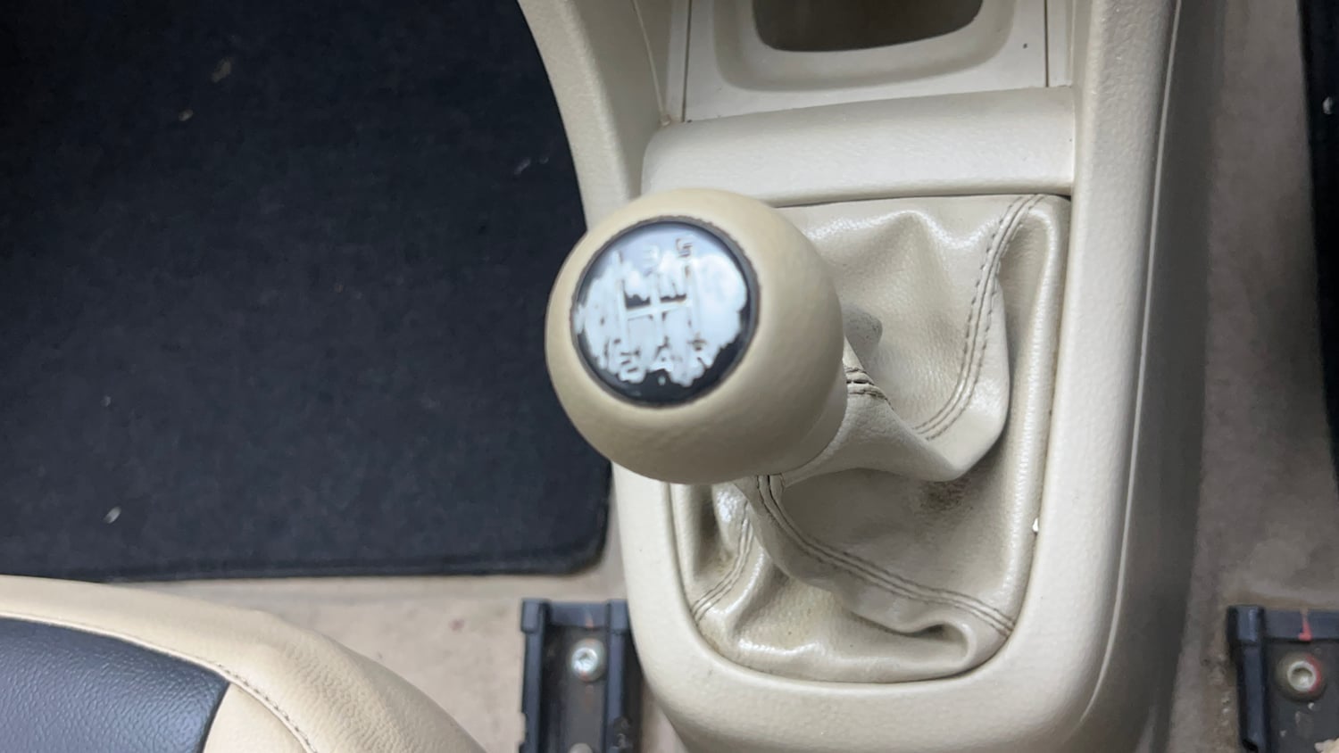 Used 2015 Maruti Suzuki Swift Dzire VXI Petrol Manual interior GEAR  KNOB VIEW