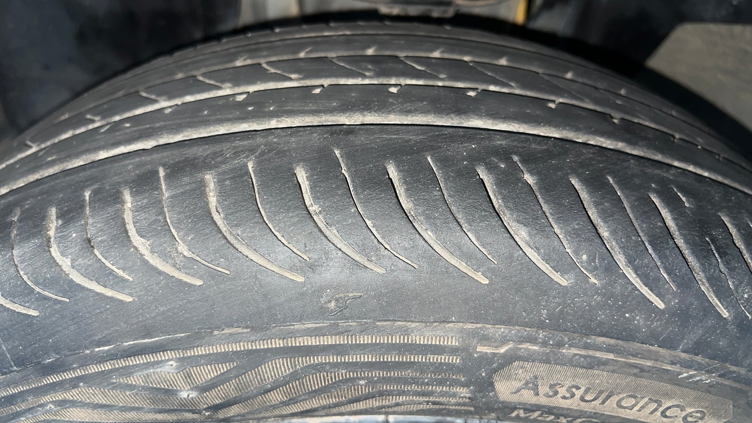 Used 2022 Nissan Magnite XV Petrol Manual tyres LEFT FRONT TYRE TREAD VIEW