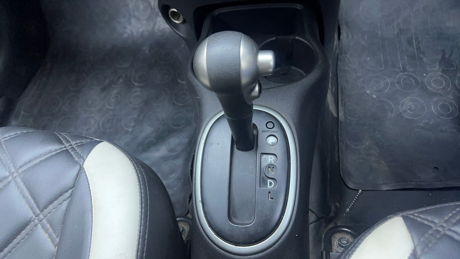 Used 2019 Nissan Micra XV CVT Petrol Automatic interior GEAR  KNOB VIEW