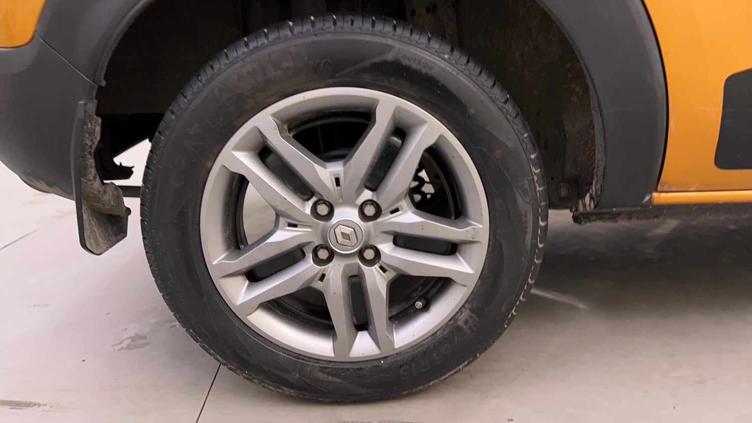 Used 2020 Renault Triber RXZ EASY-R AMT Petrol Automatic tyres RIGHT REAR TYRE RIM VIEW