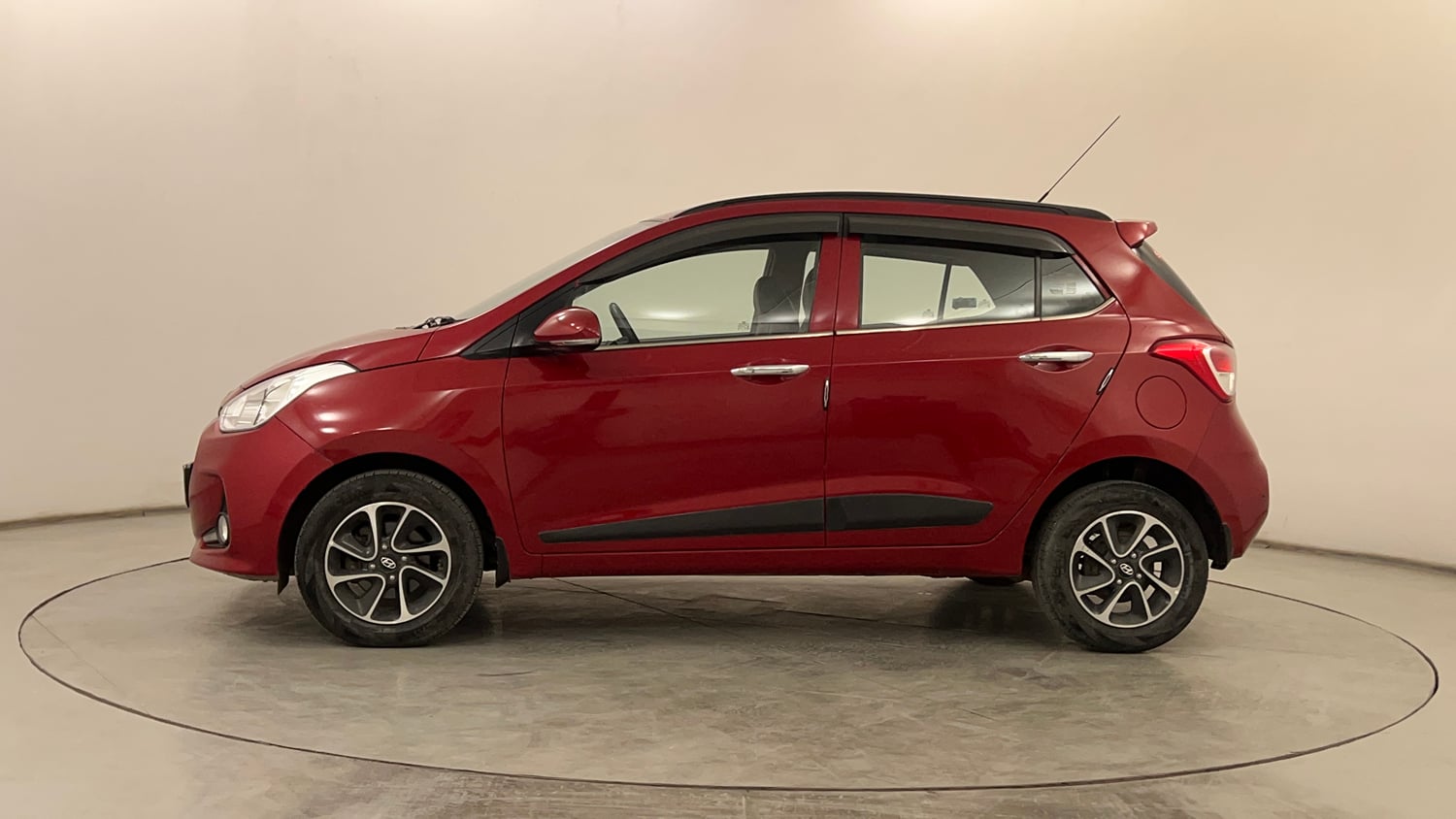 Used 2018 Hyundai Grand i10 Asta 1.2 Kappa VTVT Petrol Manual exterior LEFT SIDE VIEW