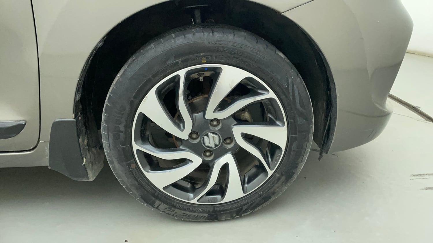Used 2019 Maruti Suzuki Baleno Zeta Automatic Petrol Automatic tyres RIGHT FRONT TYRE RIM VIEW