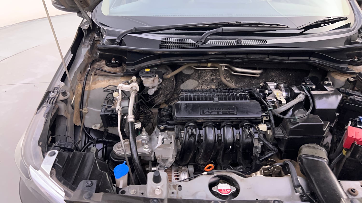 Used 2024 honda Amaze 2nd Generation VX 1.2 Petrol CVT Petrol Automatic engine ENGINE RIGHT SIDE HINGE & APRON VIEW