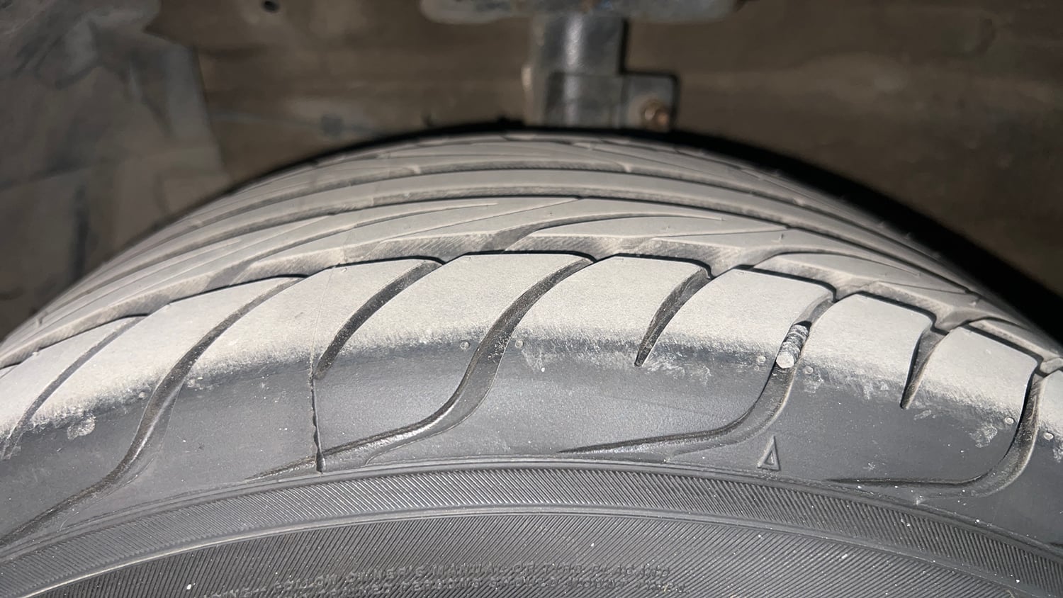 Used 2016 Maruti Suzuki Swift ZXi Petrol Manual tyres LEFT FRONT TYRE TREAD VIEW