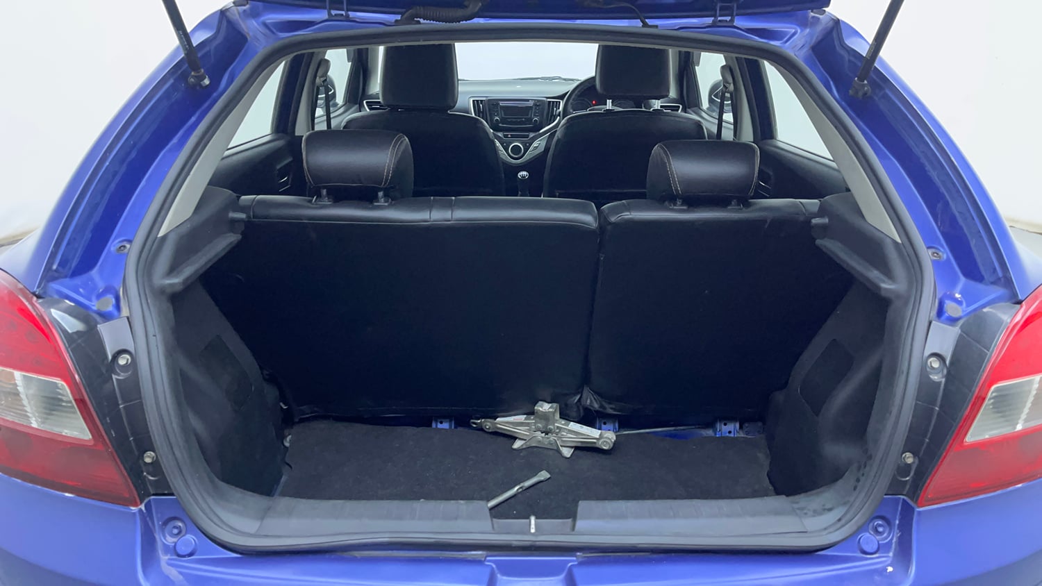 Used 2017 Maruti Suzuki Baleno Delta 1.2 Petrol Manual interior DICKY INSIDE VIEW