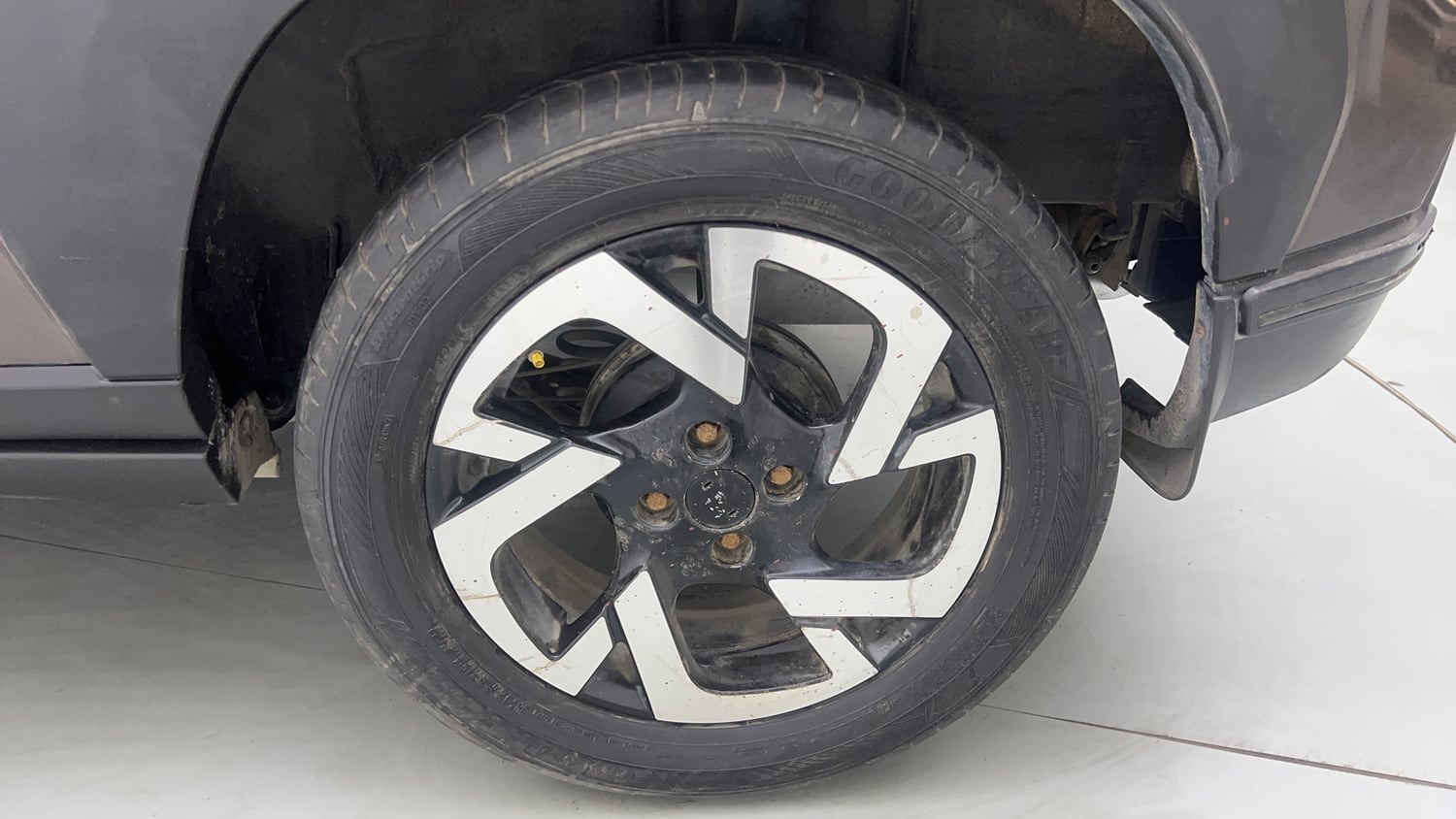 Used 2022 Nissan Magnite XV Petrol Manual tyres LEFT REAR TYRE RIM VIEW
