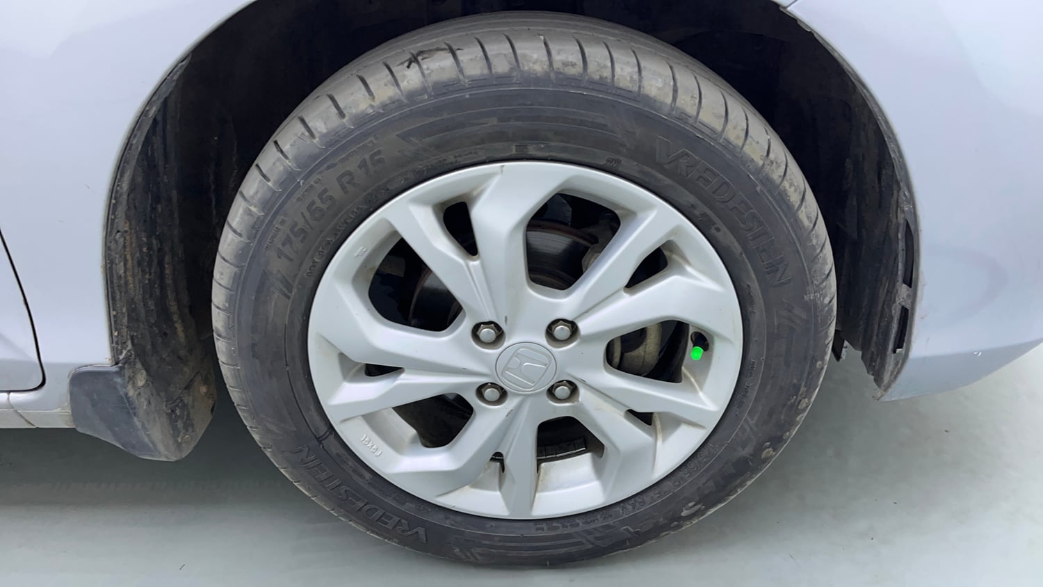 Used 2020 Honda Amaze 1.2 VX MT Petrol Petrol Manual tyres RIGHT FRONT TYRE RIM VIEW