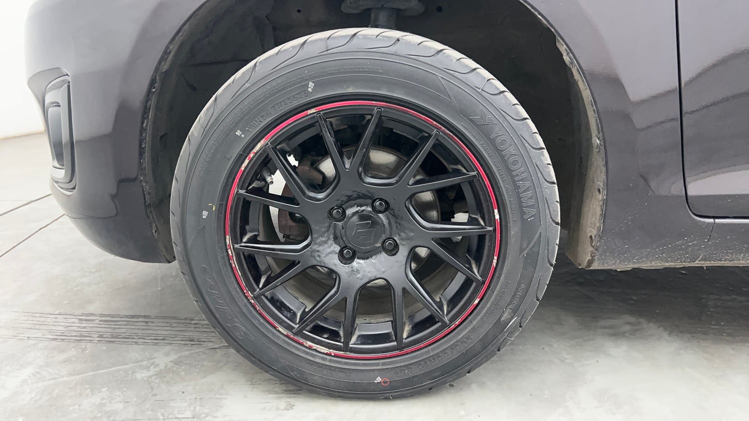 Used 2016 Maruti Suzuki Swift ZXi Petrol Manual tyres LEFT FRONT TYRE RIM VIEW