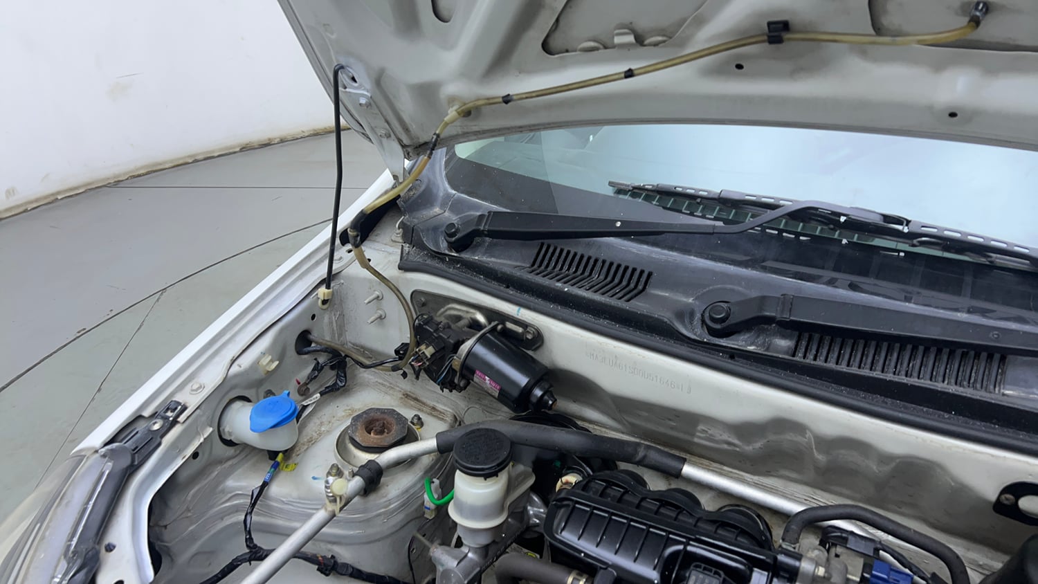 Used 2018 Maruti Suzuki Alto 800 LXi Petrol Manual engine ENGINE RIGHT SIDE HINGE & APRON VIEW