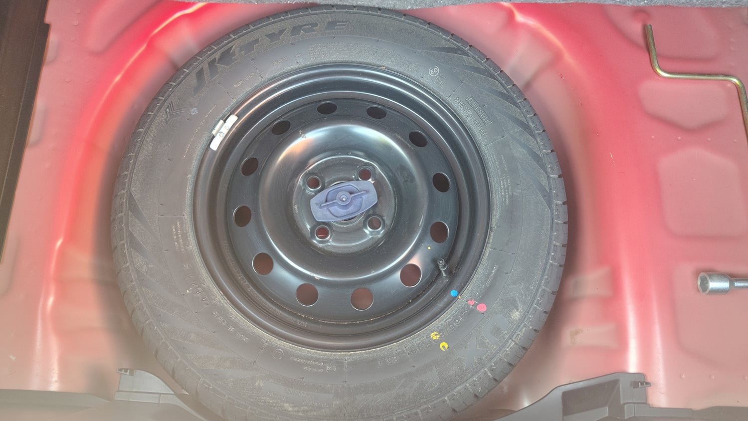 Used 2022 Maruti Suzuki Swift VXi Petrol Manual tyres SPARE TYRE VIEW