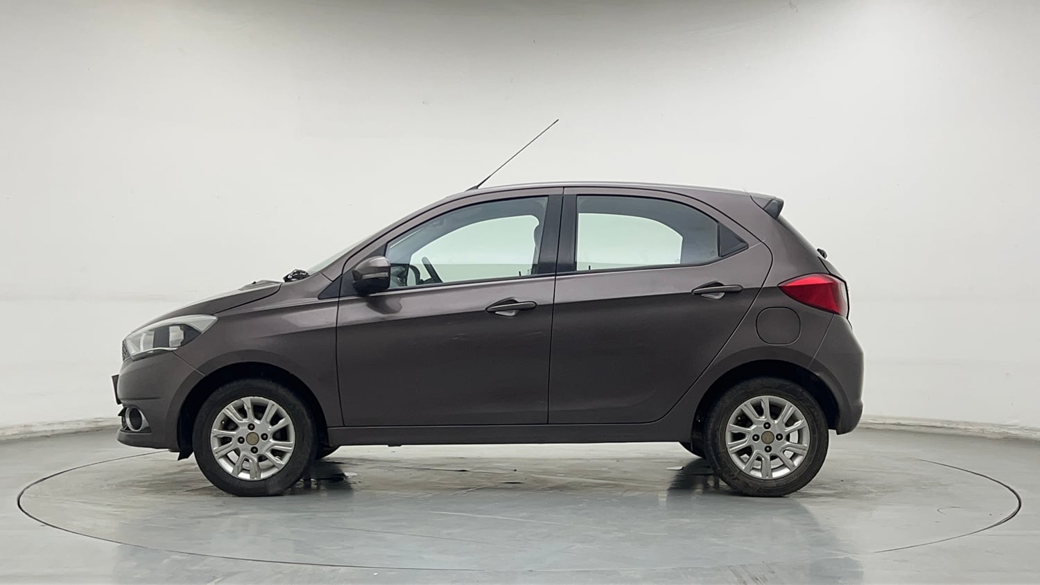 Used 2017 Tata Tiago Revotron XZ Petrol Manual exterior LEFT SIDE VIEW