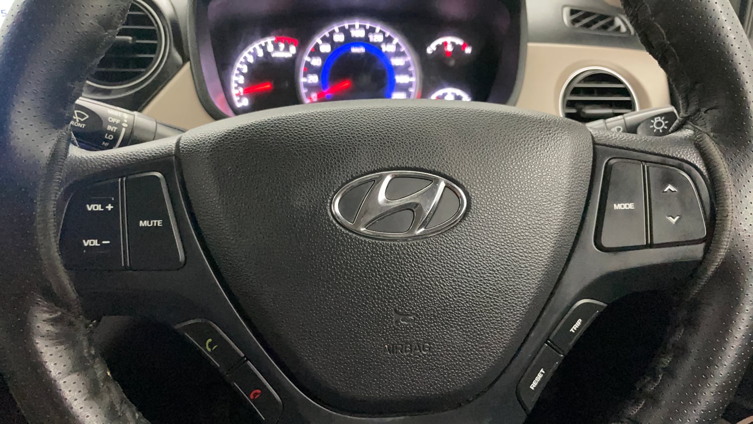 Used 2019 Hyundai Grand i10 Magna 1.2 Kappa VTVT Petrol Manual top_features Steering mounted controls