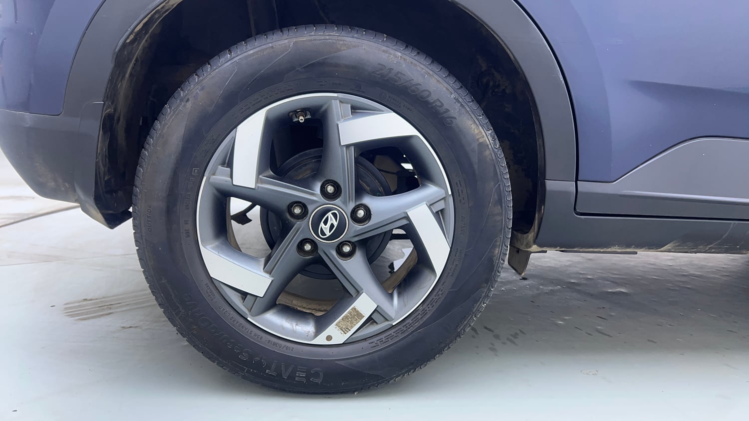 Used 2021 Hyundai Venue SX Plus 1.0 Turbo DCT Petrol Automatic tyres RIGHT REAR TYRE RIM VIEW