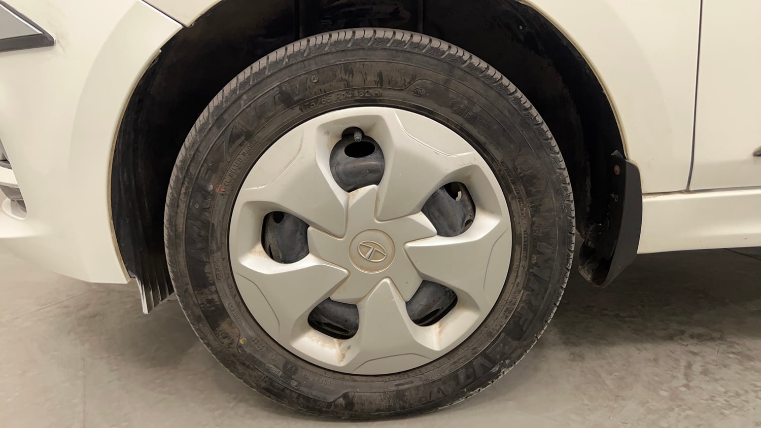 Used 2024 Tata Tigor XZ Petrol Manual tyres LEFT FRONT TYRE RIM VIEW