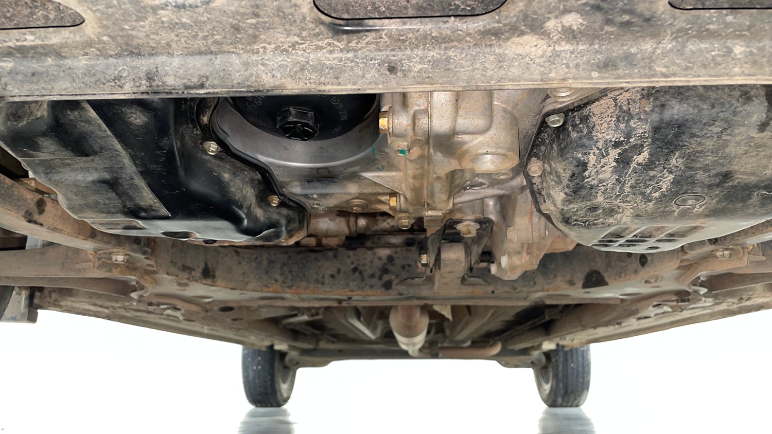 Used 2021 Renault Kiger RXZ Turbo CVT Dual Tone Petrol Automatic extra FRONT LEFT UNDERBODY VIEW