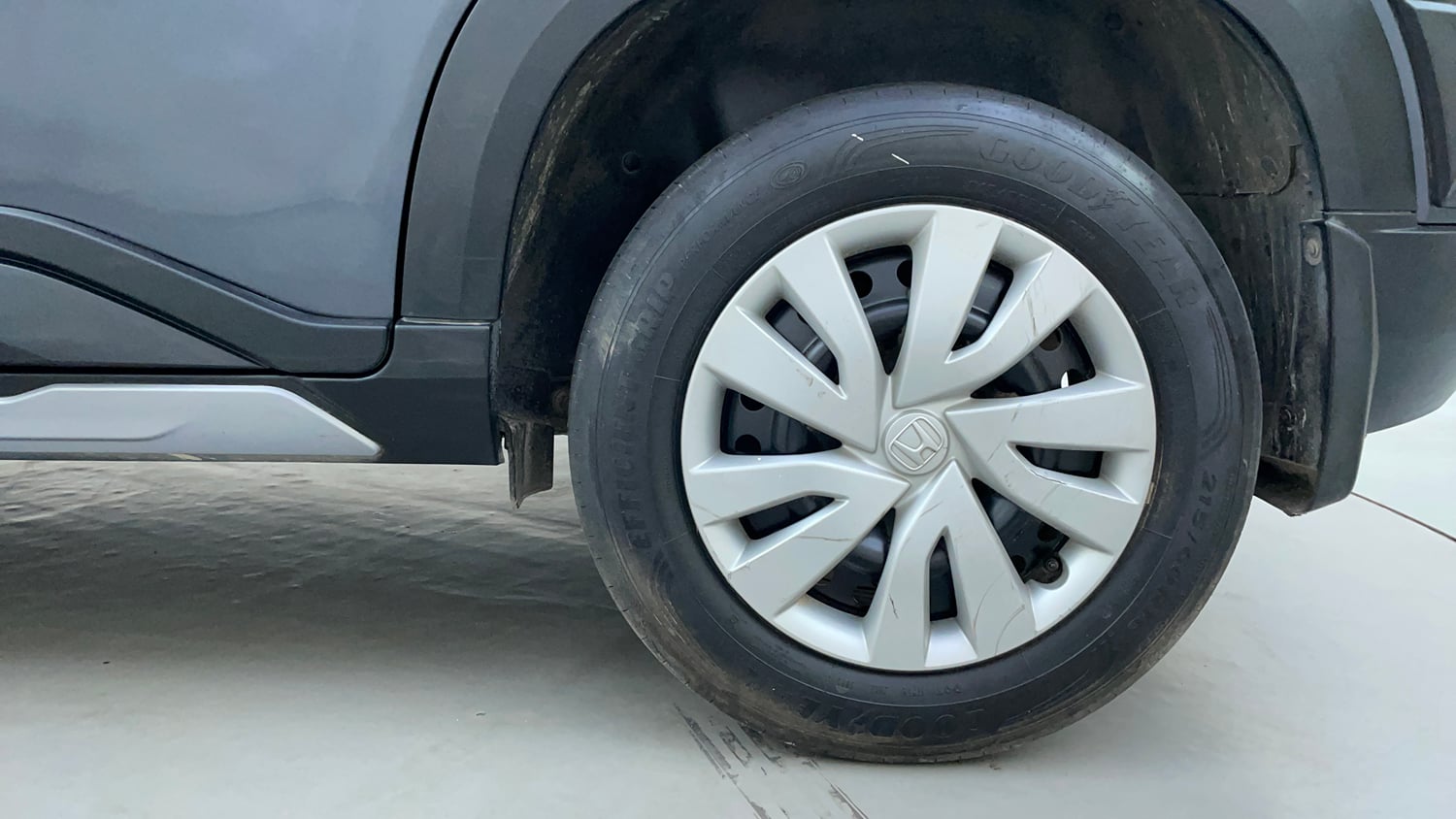 Used 2024 Honda Elevate V MT Petrol Manual tyres LEFT REAR TYRE RIM VIEW