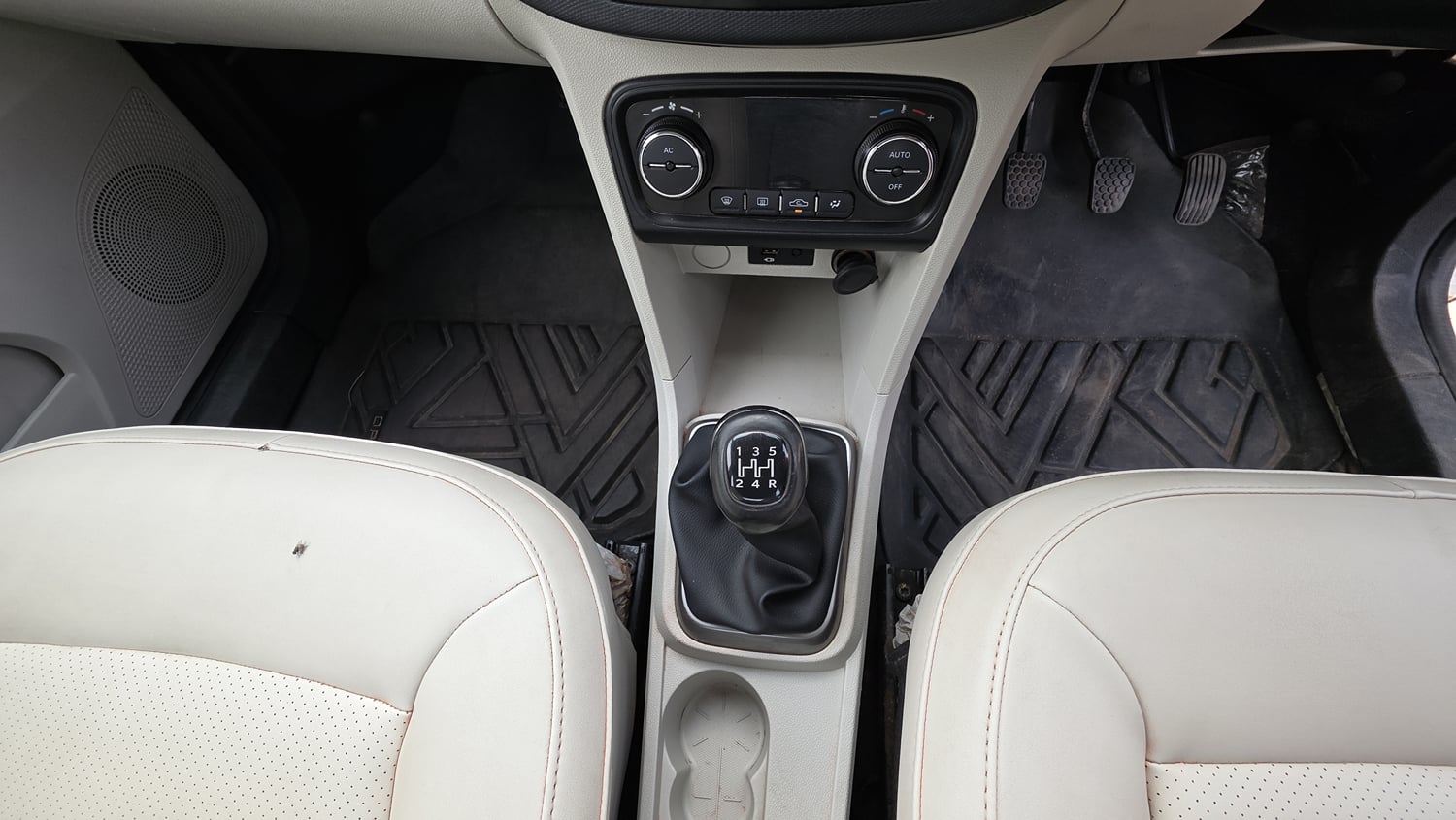 Used 2023 Tata Tigor XZ Plus Leatherette Pack Petrol Manual interior GEAR  KNOB VIEW