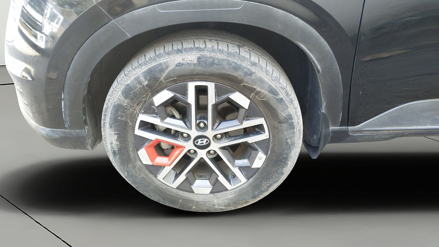 Used 2023 Hyundai Venue SX (O) 1.0 Turbo DCT Petrol Automatic tyres LEFT FRONT TYRE RIM VIEW
