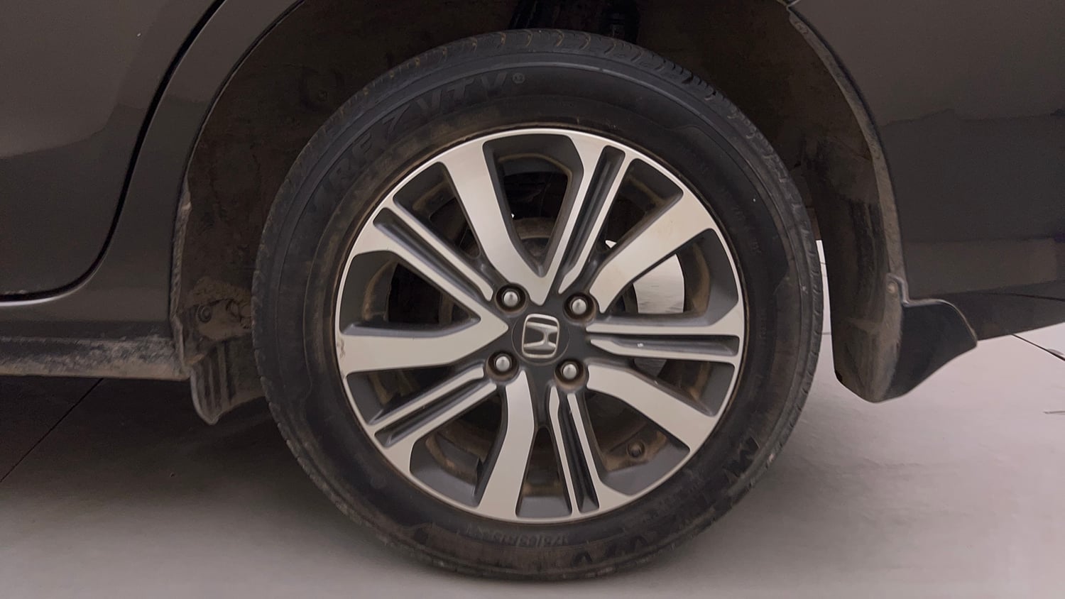 Used 2024 honda Amaze 2nd Generation VX 1.2 Petrol CVT Petrol Automatic tyres LEFT REAR TYRE RIM VIEW