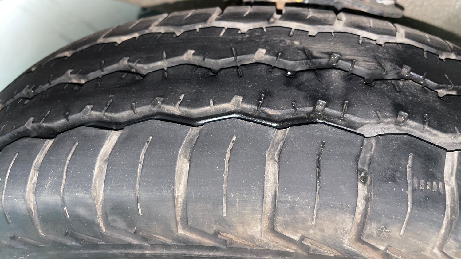 Used 2025 Maruti Suzuki Eeco 5 STR AC Petrol Manual tyres LEFT FRONT TYRE TREAD VIEW