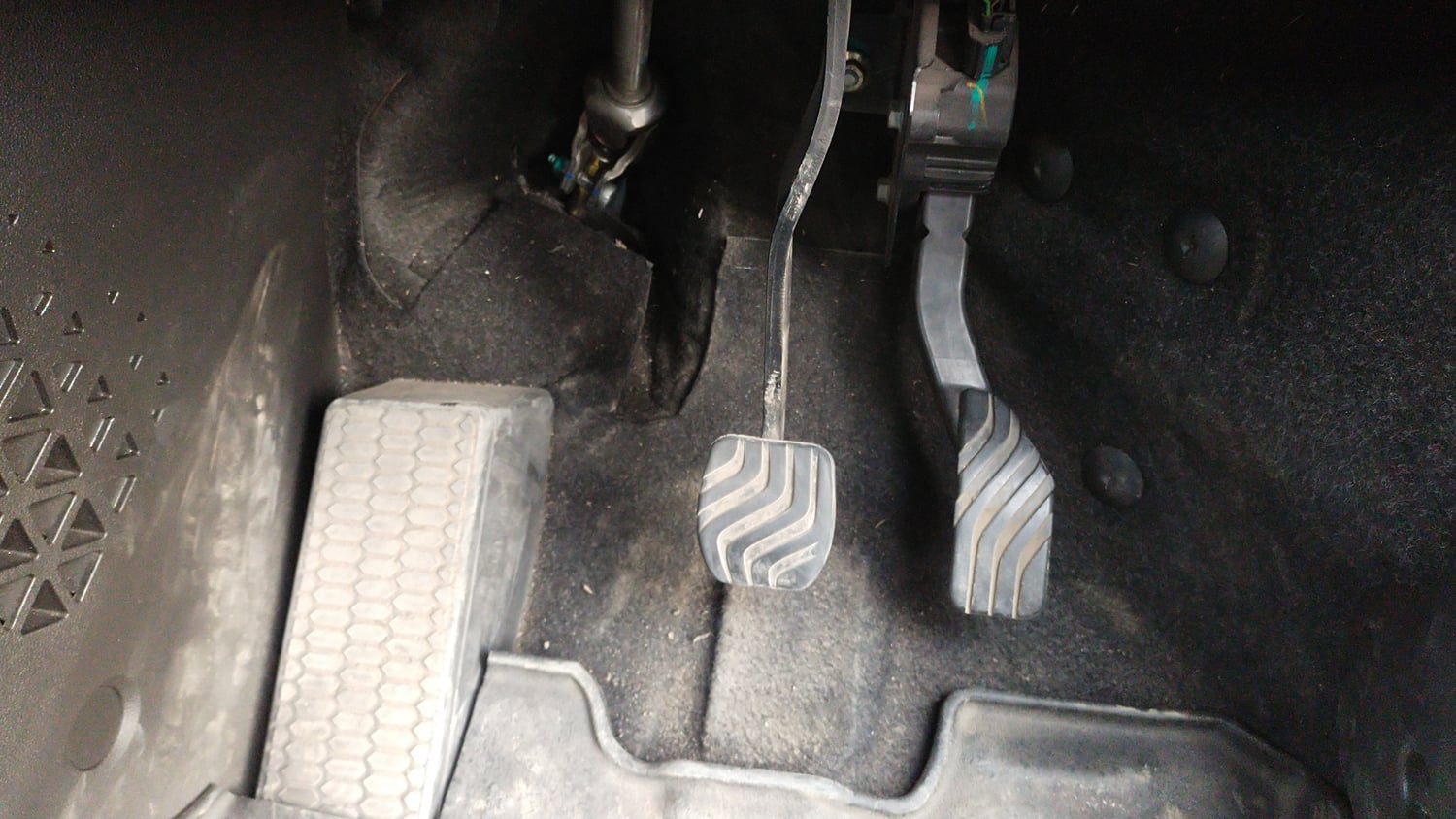 Used 2022 Renault Kiger RXZ Turbo CVT Dual Tone Petrol Automatic interior PEDALS VIEW