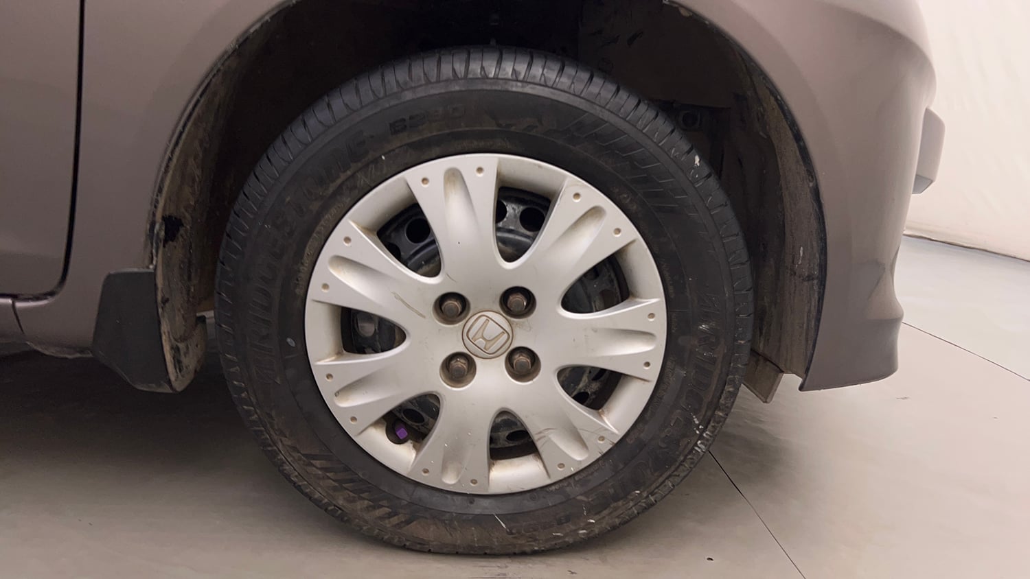 Used 2016 Honda Amaze 1.2 S i-VTEC Petrol Manual tyres RIGHT FRONT TYRE RIM VIEW