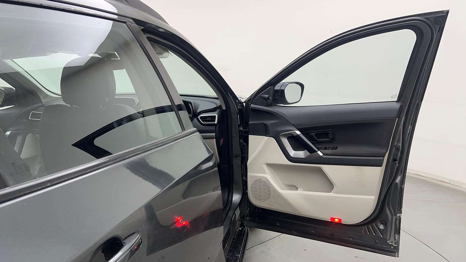 Used 2023 Tata Safari XM Diesel Manual interior RIGHT FRONT DOOR OPEN VIEW
