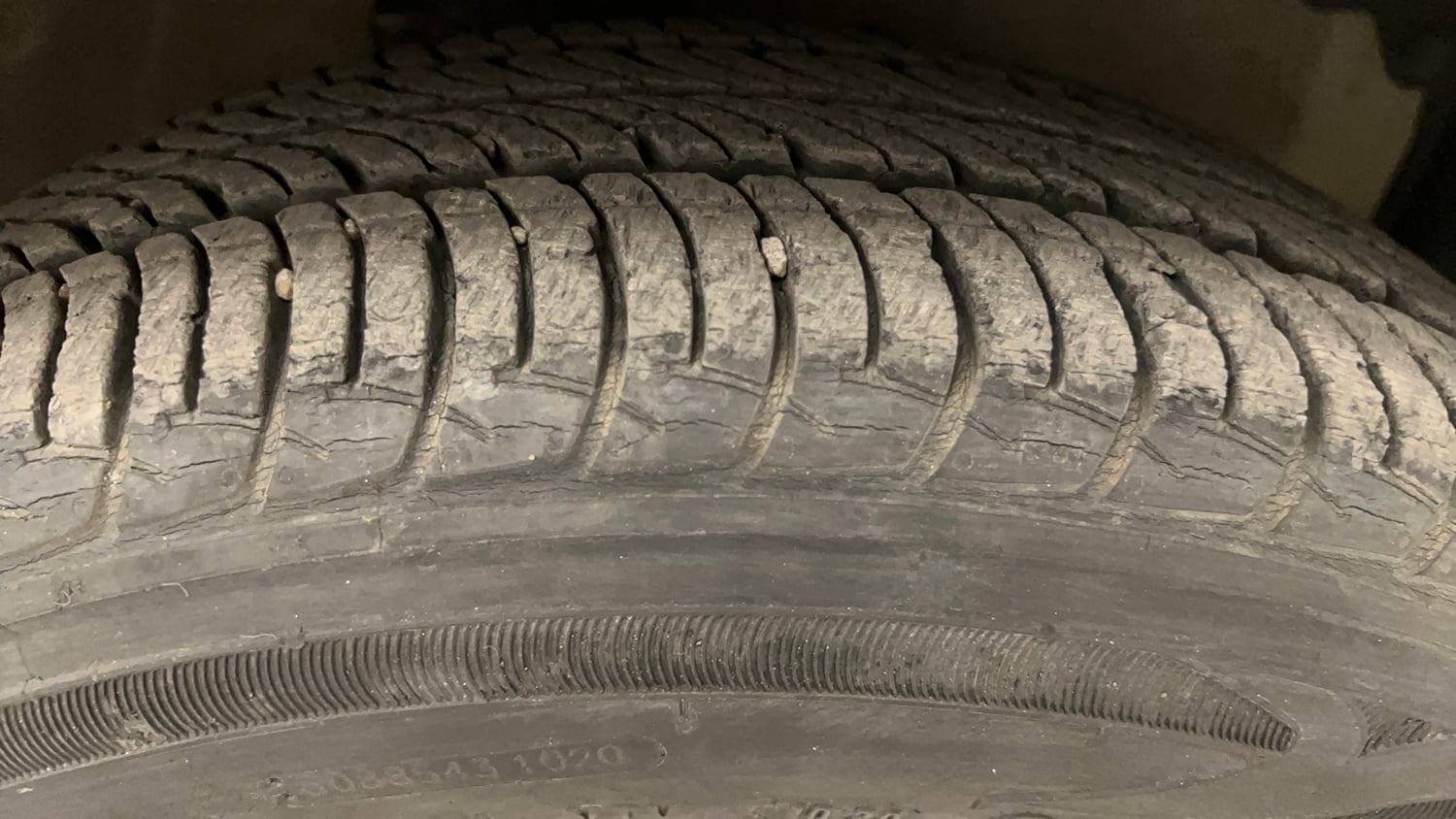 Used 2014 Maruti Suzuki Celerio VXi AMT Petrol Automatic tyres RIGHT FRONT TYRE TREAD VIEW