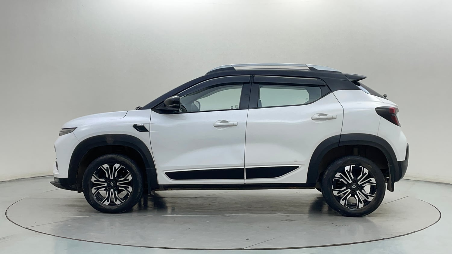 Used 2021 Renault Kiger RXZ Turbo CVT Dual Tone Petrol Automatic exterior LEFT SIDE VIEW