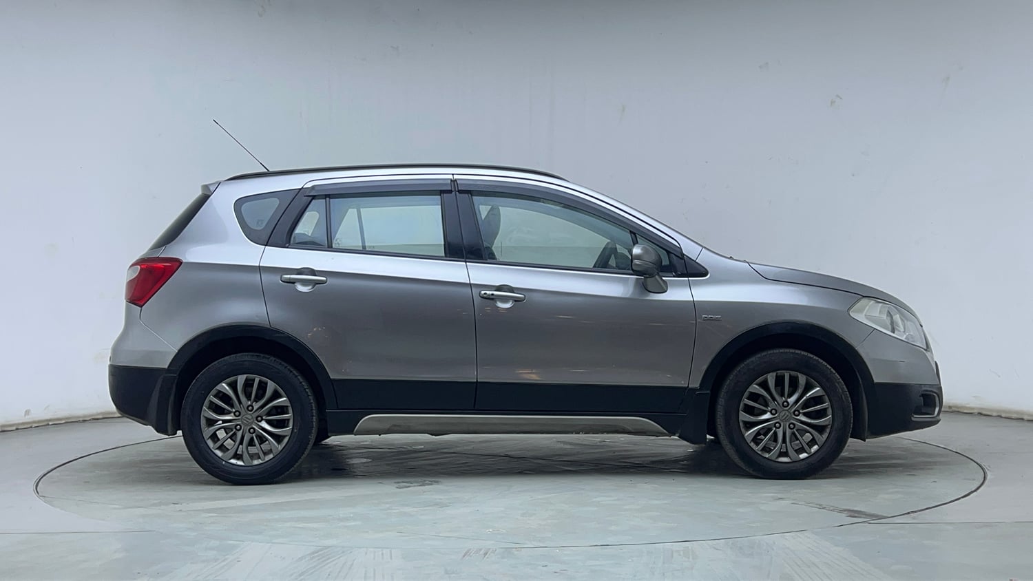 Used 2017 Maruti Suzuki S-Cross Zeta 1.3 Diesel Manual exterior RIGHT SIDE VIEW