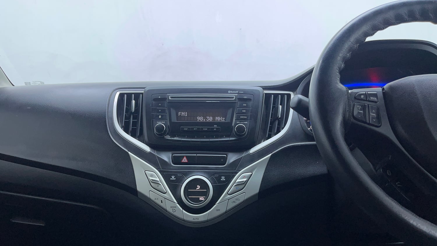 Used 2017 Maruti Suzuki Baleno Delta 1.2 Petrol Manual interior MUSIC SYSTEM & AC CONTROL VIEW