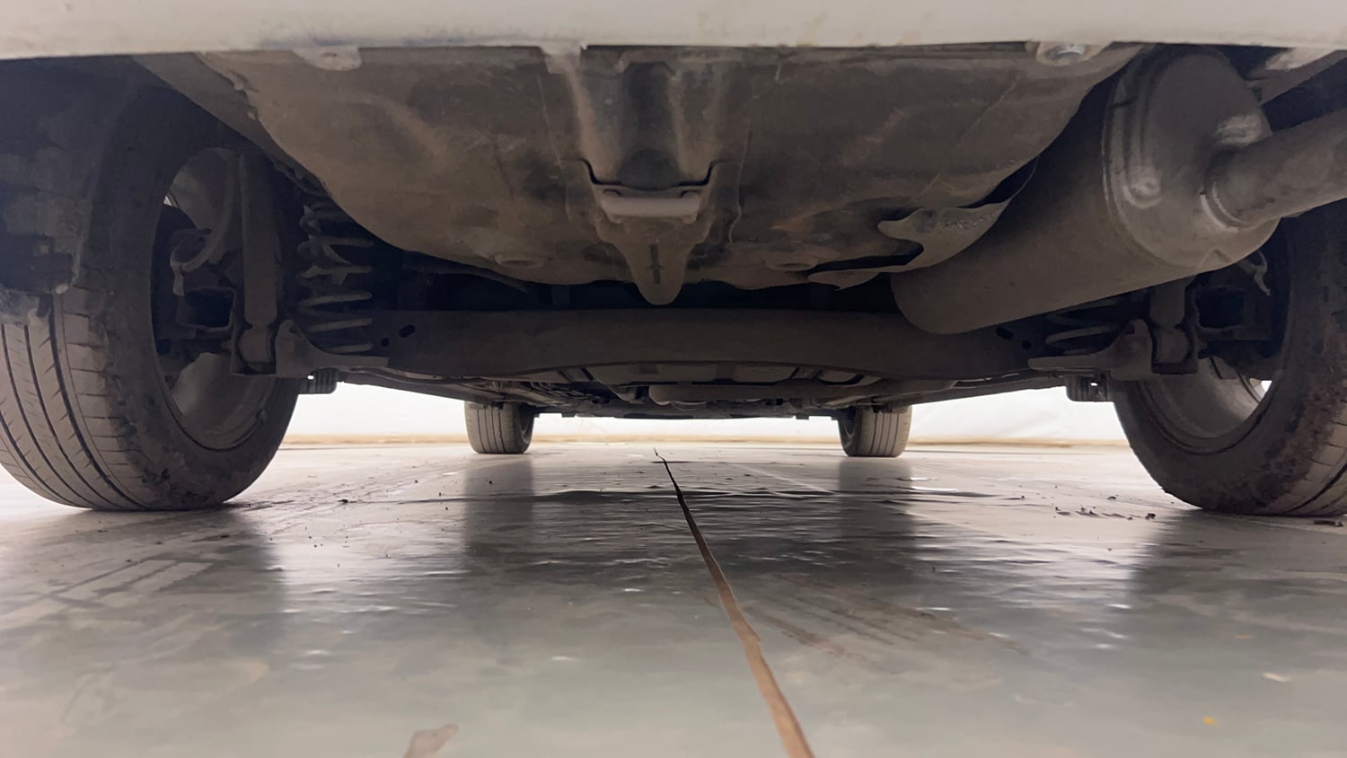 Used 2023 Hyundai Verna SX (O) 1.5 Turbo Petrol MT Petrol Manual extra REAR UNDERBODY VIEW (TAKEN FROM REAR)