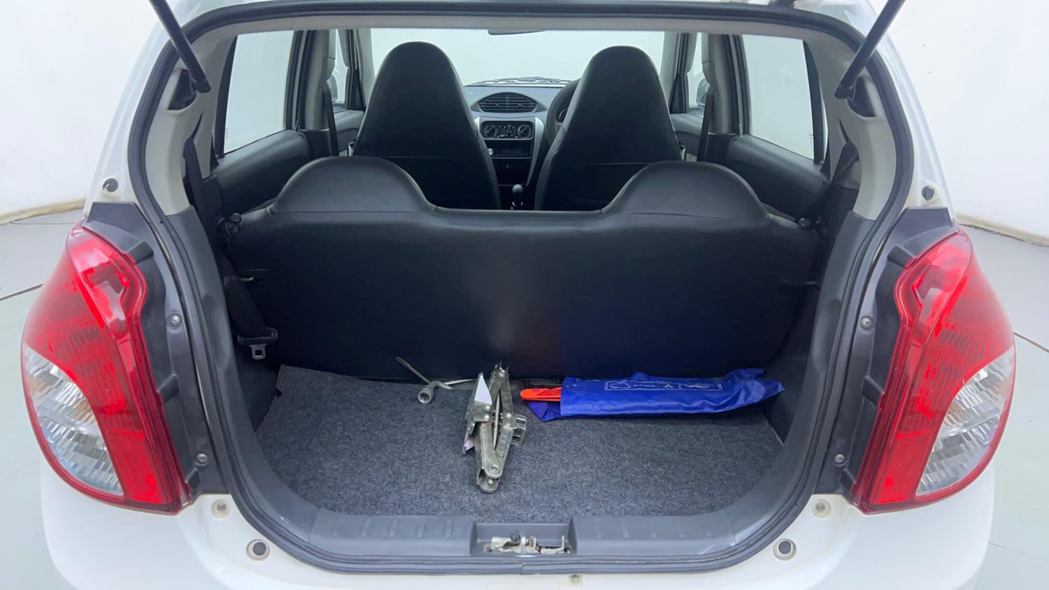 Used 2018 Maruti Suzuki Alto 800 LXi Petrol Manual interior DICKY INSIDE VIEW