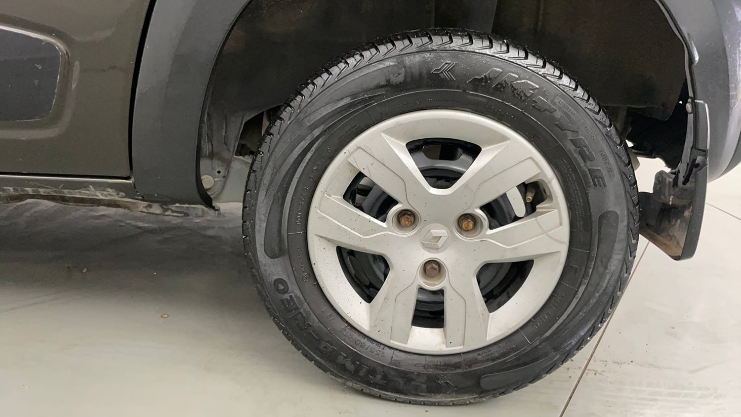 Used 2017 Renault Kwid RXT Petrol Manual tyres LEFT REAR TYRE RIM VIEW