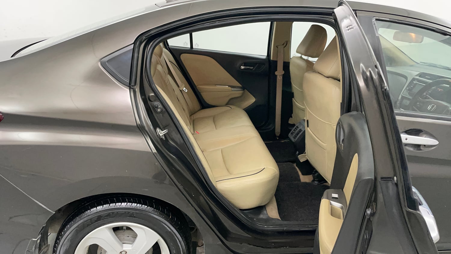 Used 2016 Honda City VX Petrol Manual interior RIGHT SIDE REAR DOOR CABIN VIEW