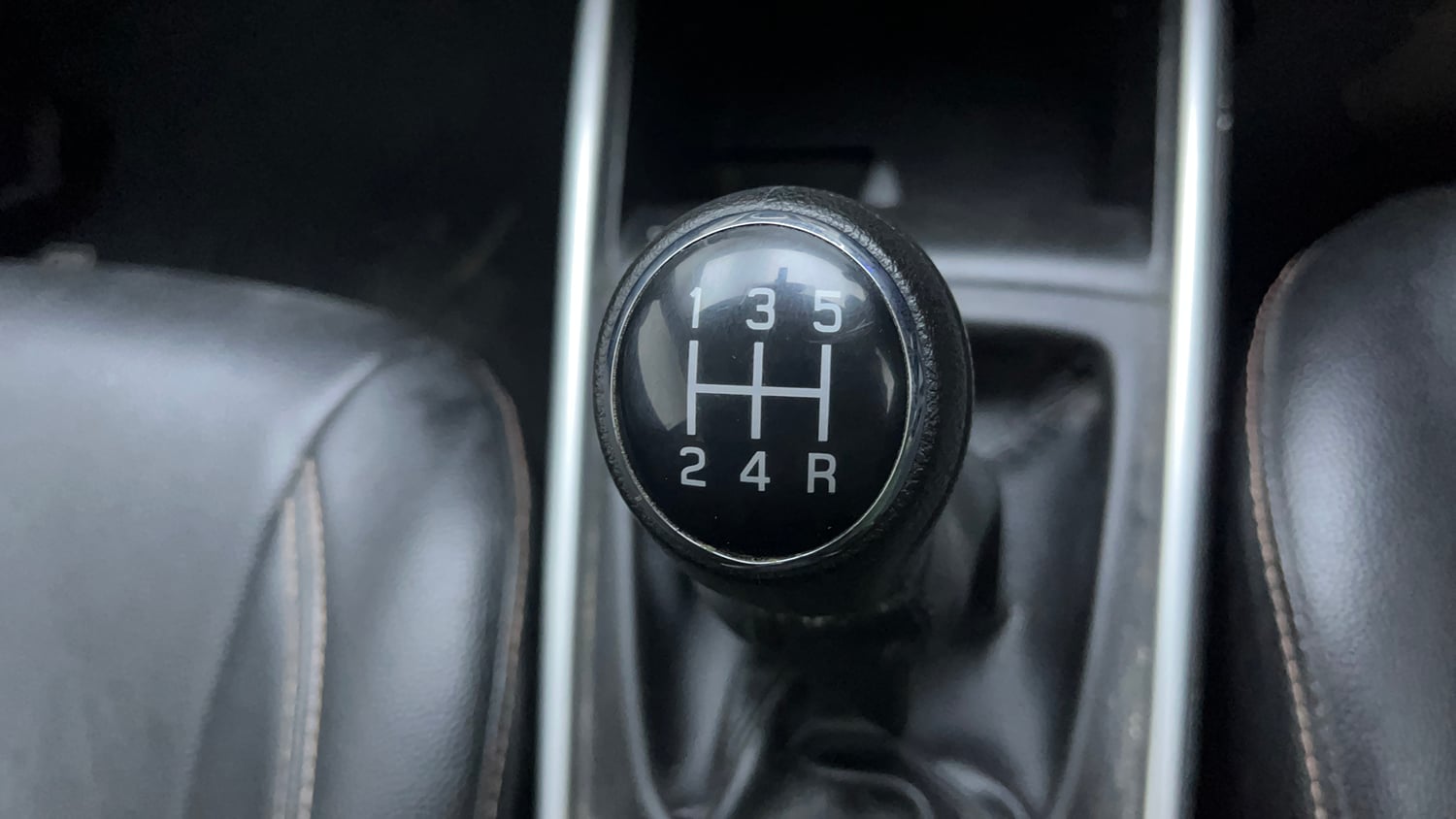 Used 2017 Maruti Suzuki Baleno Delta 1.2 Petrol Manual interior GEAR  KNOB VIEW