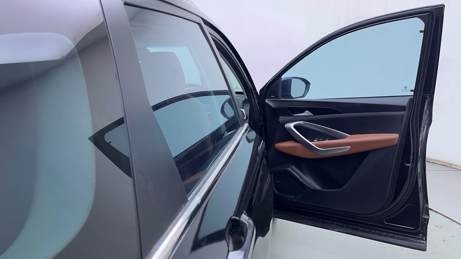 Used 2021 MG Motors Hector Plus Sharp 1.5 Petrol Turbo DCT 6-STR Petrol Automatic interior RIGHT FRONT DOOR OPEN VIEW