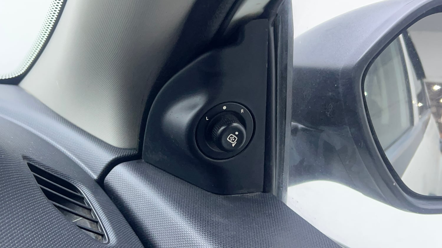 Used 2019 Tata Nexon XM Petrol Manual top_features Adjustable ORVM